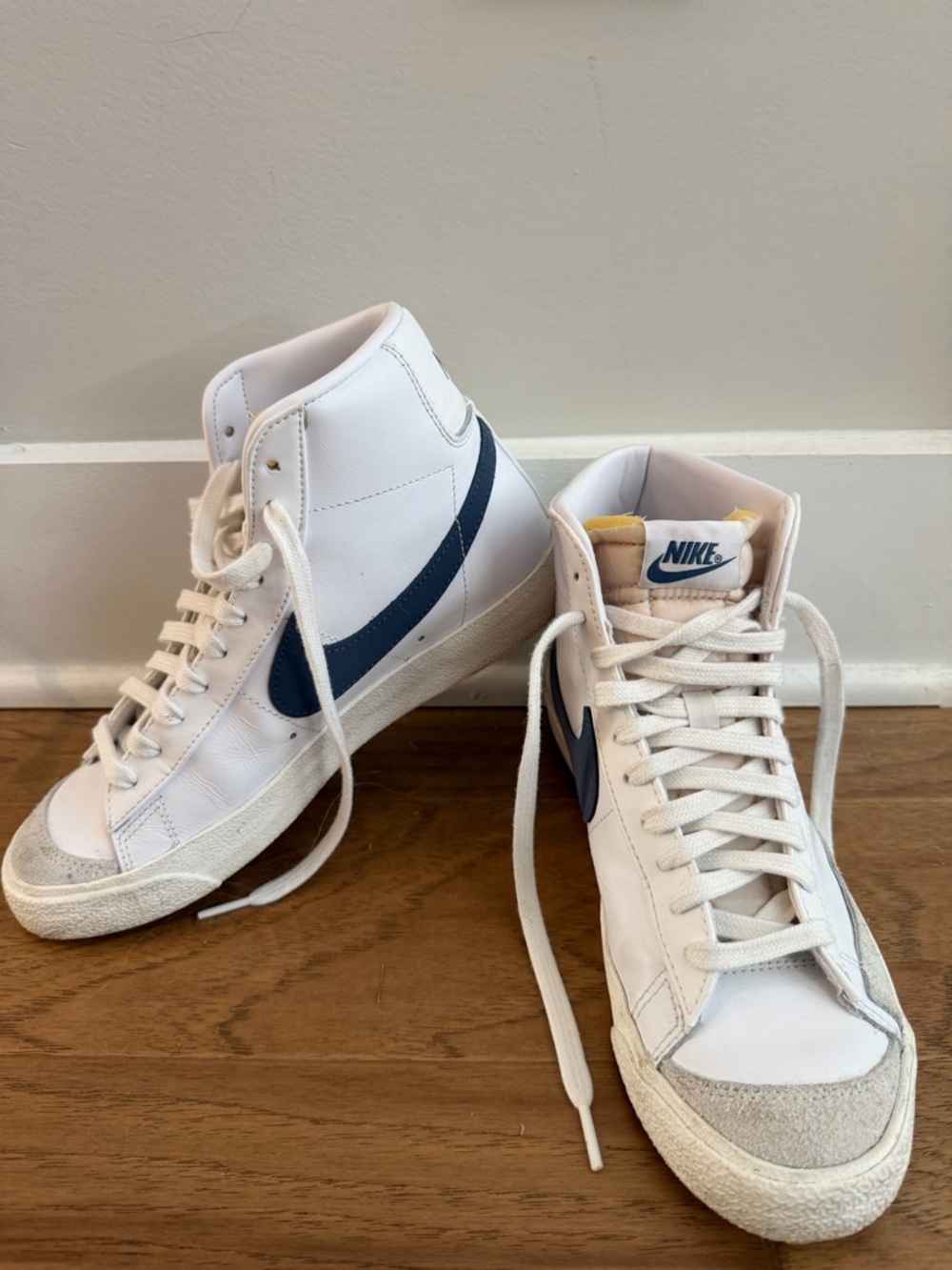 Nike blue and white trainers - Picture 2 of 6